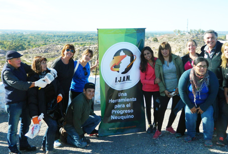 thumbnail_ALGUNAS DE LAS AUTORIDADES Y COLABORADORES EN BALCON DEL VALLE